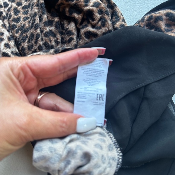 MICHAEL Michael Kors Leopard Print Blouse with Black Details - Picture 8 of 8